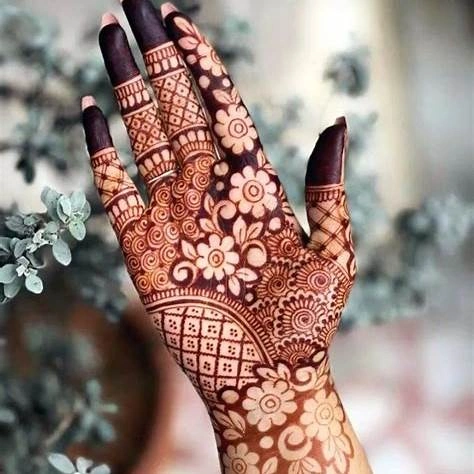 Cute Mehndi Design Easy Front Hand