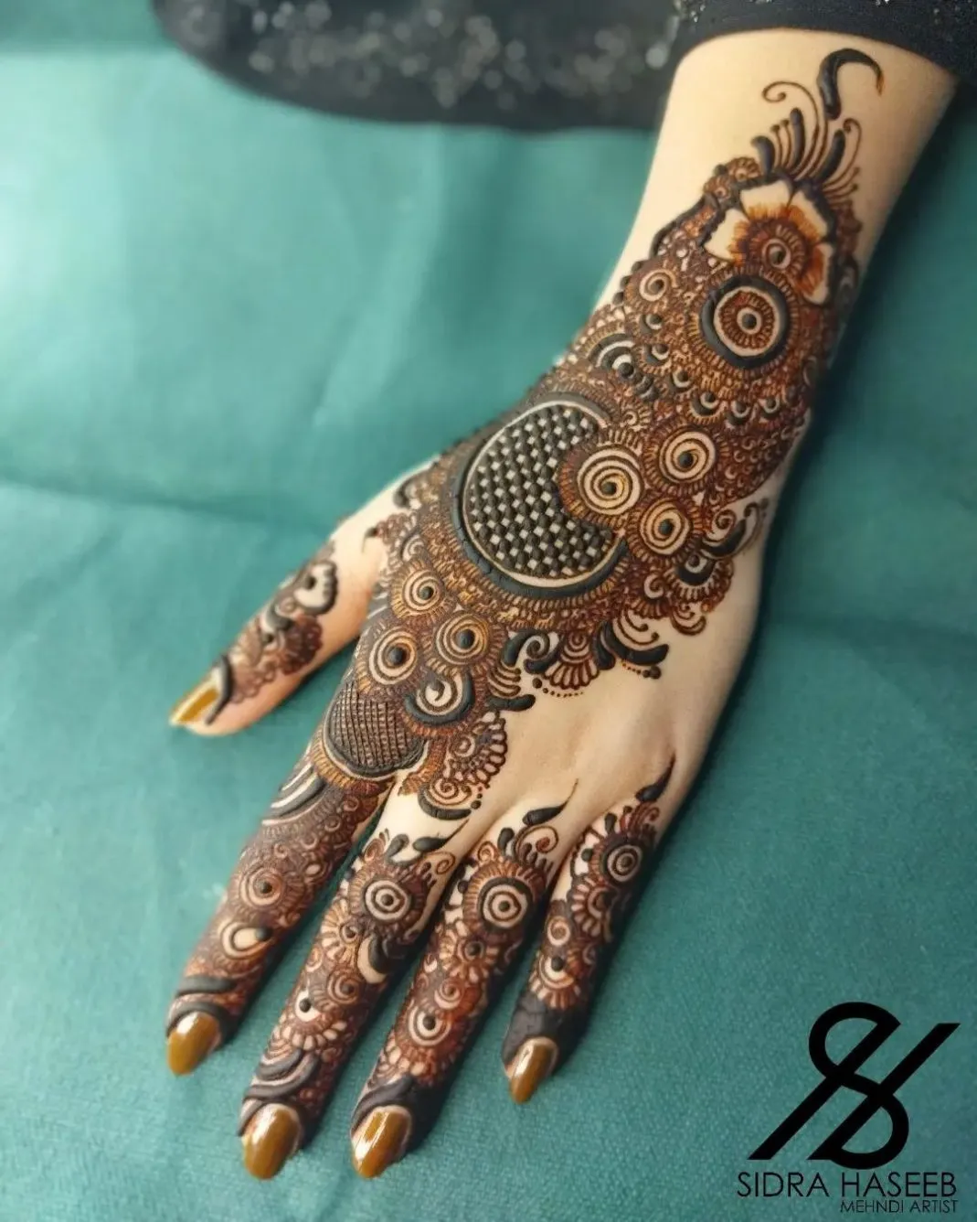 Ramadan Mubarak Mehndi Design