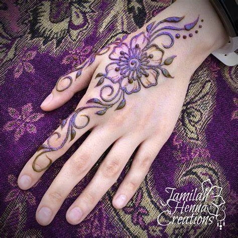 Simple Floral Vines Mehndi